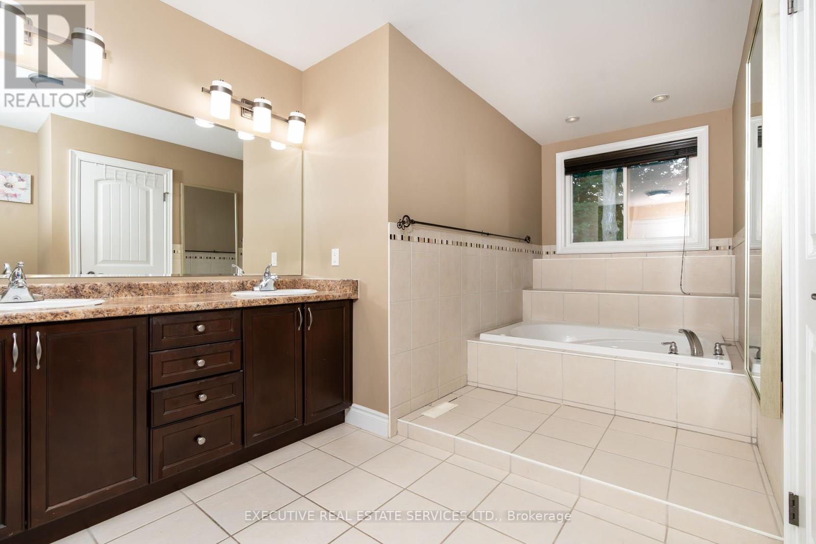 131 Forestway Trail, Woodstock, Ontario  N4S 9A7 - Photo 20 - X12323361