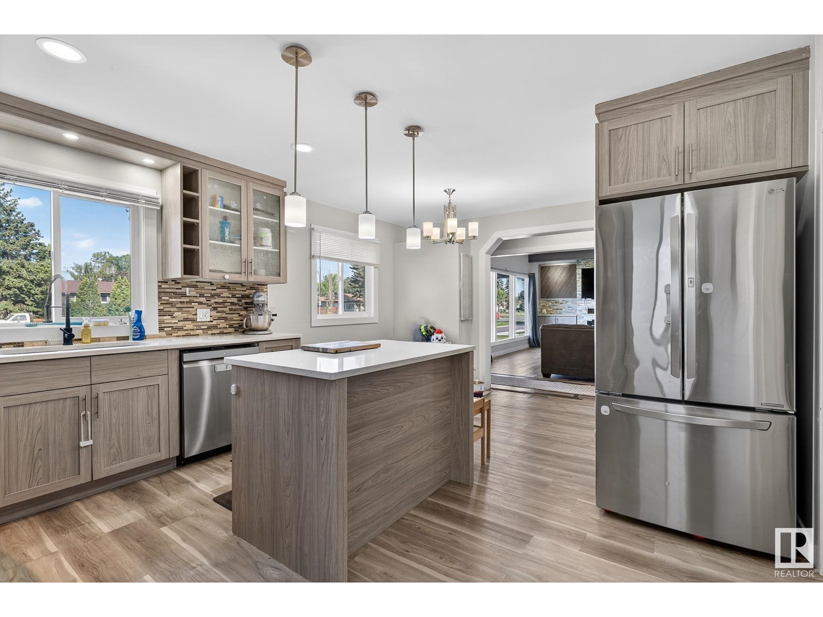 Property at 9479 75 ST NW image 3