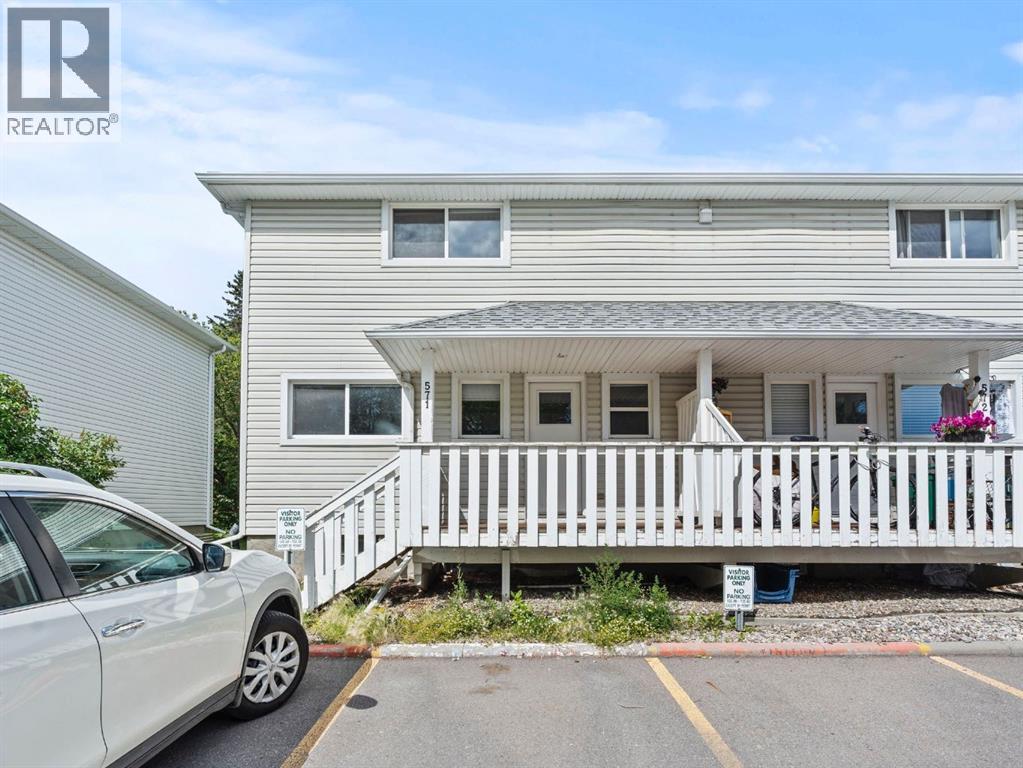Property at 571 Killarney Glen Court SW image 4