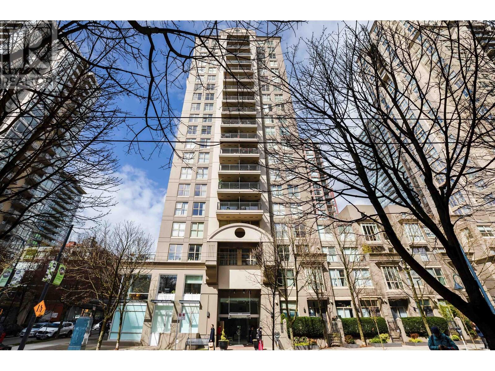 708 989 Richards, Vancouver, British Columbia  V6B 0L2 - Photo 1 - R3033256