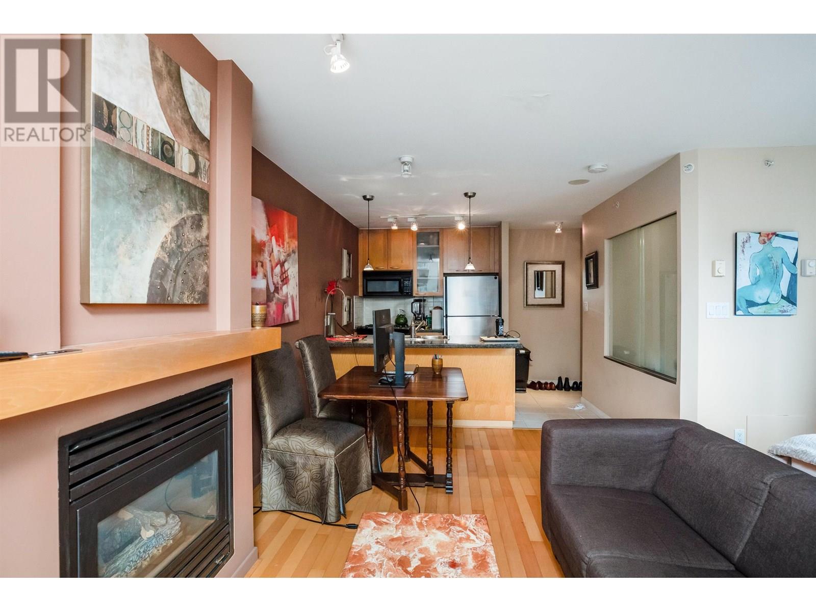 708 989 Richards, Vancouver, British Columbia  V6B 0L2 - Photo 2 - R3033256