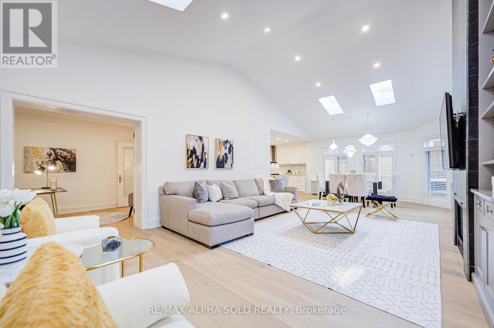 3 Silverwood Avenue, Toronto, Ontario  M5P 1W3 - Photo 21 - C12323444