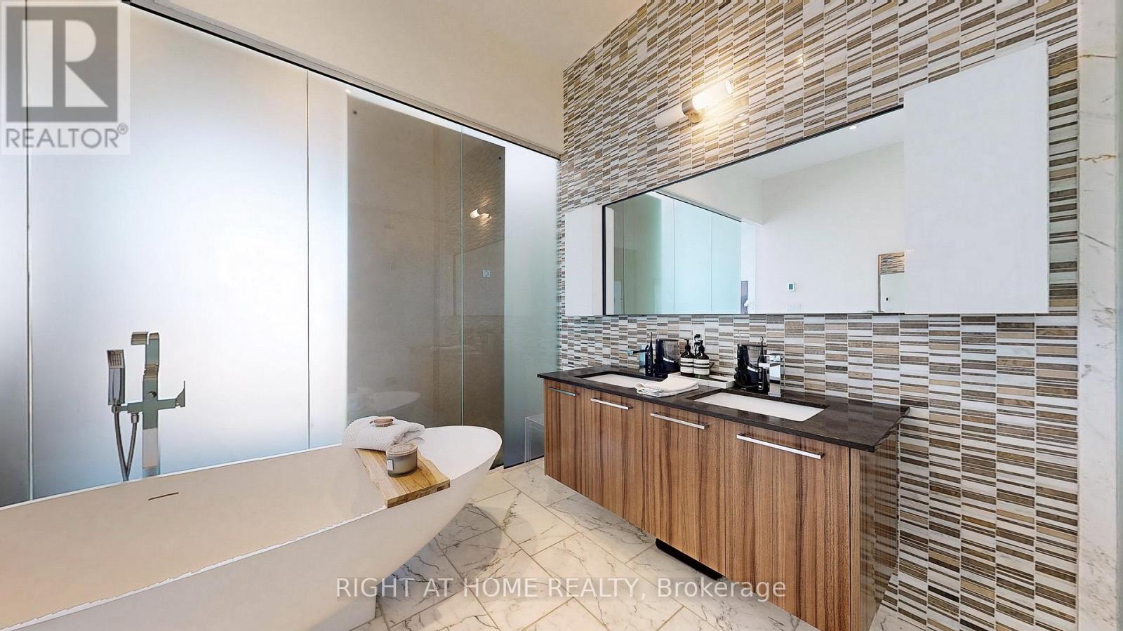 1304 - 29 Queens Quay E, Toronto, Ontario  M5E 0A4 - Photo 28 - C12323430