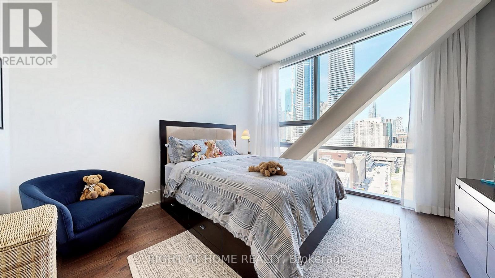 1304 - 29 Queens Quay E, Toronto, Ontario  M5E 0A4 - Photo 30 - C12323430