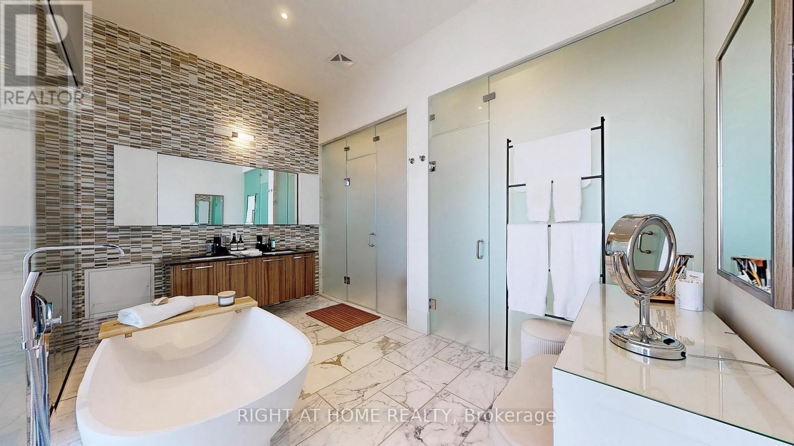 1304 - 29 Queens Quay E, Toronto, Ontario  M5E 0A4 - Photo 29 - C12323430