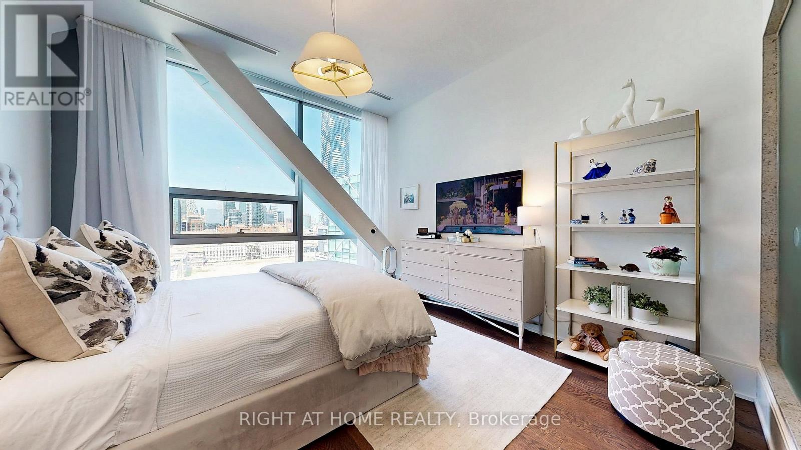 1304 - 29 Queens Quay E, Toronto, Ontario  M5E 0A4 - Photo 32 - C12323430