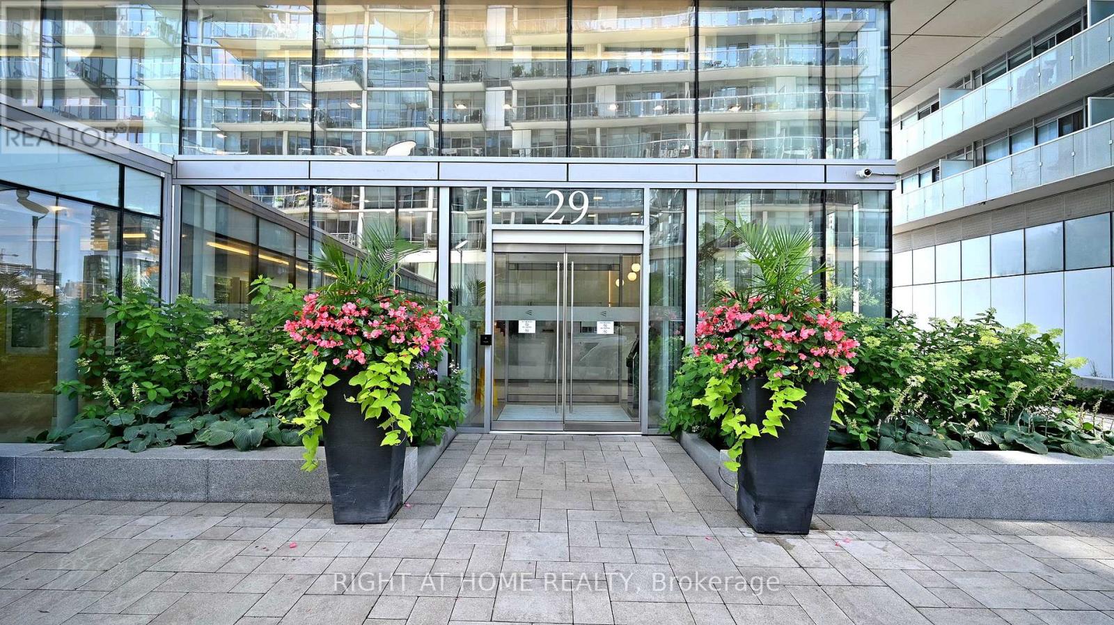 1304 - 29 Queens Quay E, Toronto, Ontario  M5E 0A4 - Photo 4 - C12323430