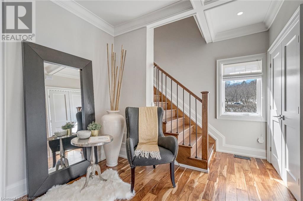 Property at 6 CREDIT Street image 5
