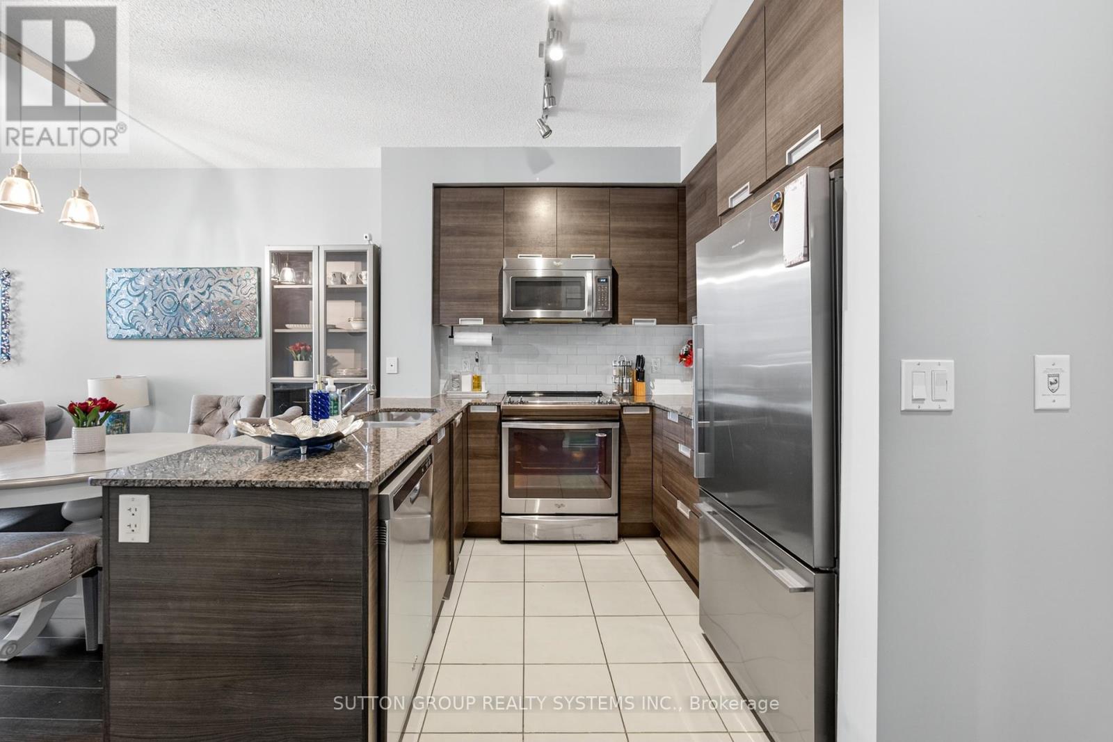 104 - 55 Eglinton Avenue W, Mississauga (Hurontario), Ontario  L5R 0E4 - Photo 10 - W12323454