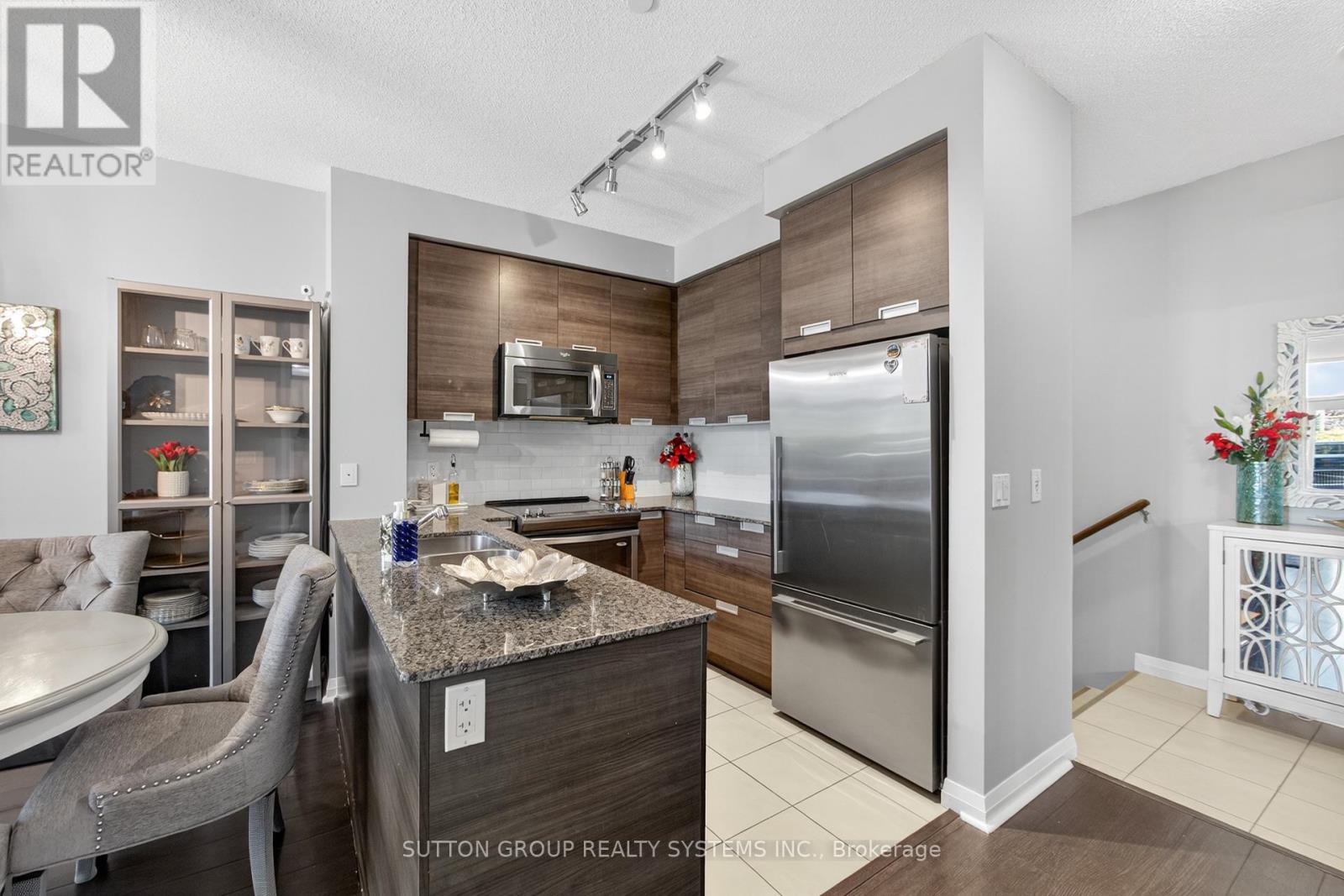 104 - 55 Eglinton Avenue W, Mississauga (Hurontario), Ontario  L5R 0E4 - Photo 11 - W12323454