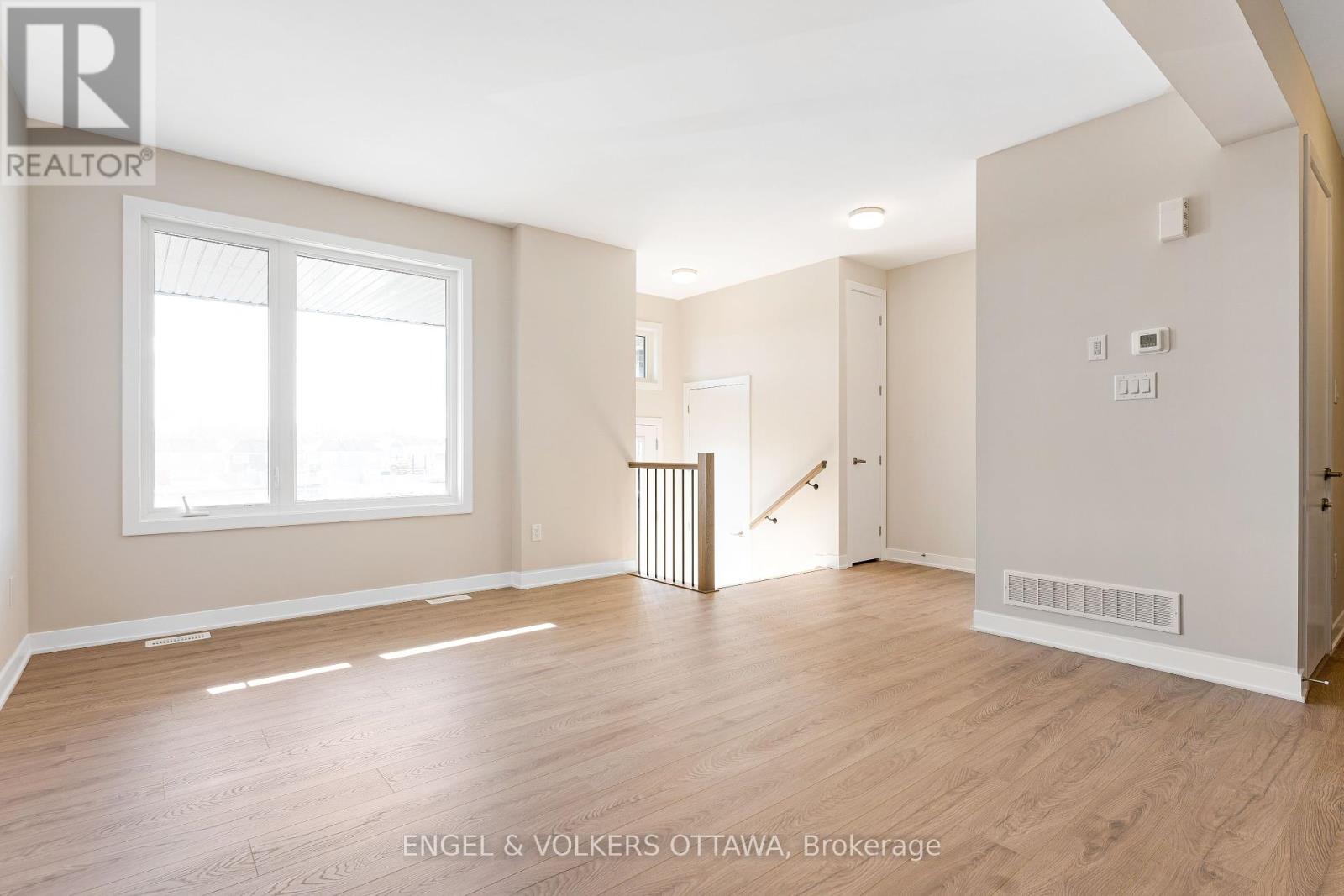 Property at 328 CATSFOOT WALK image 4
