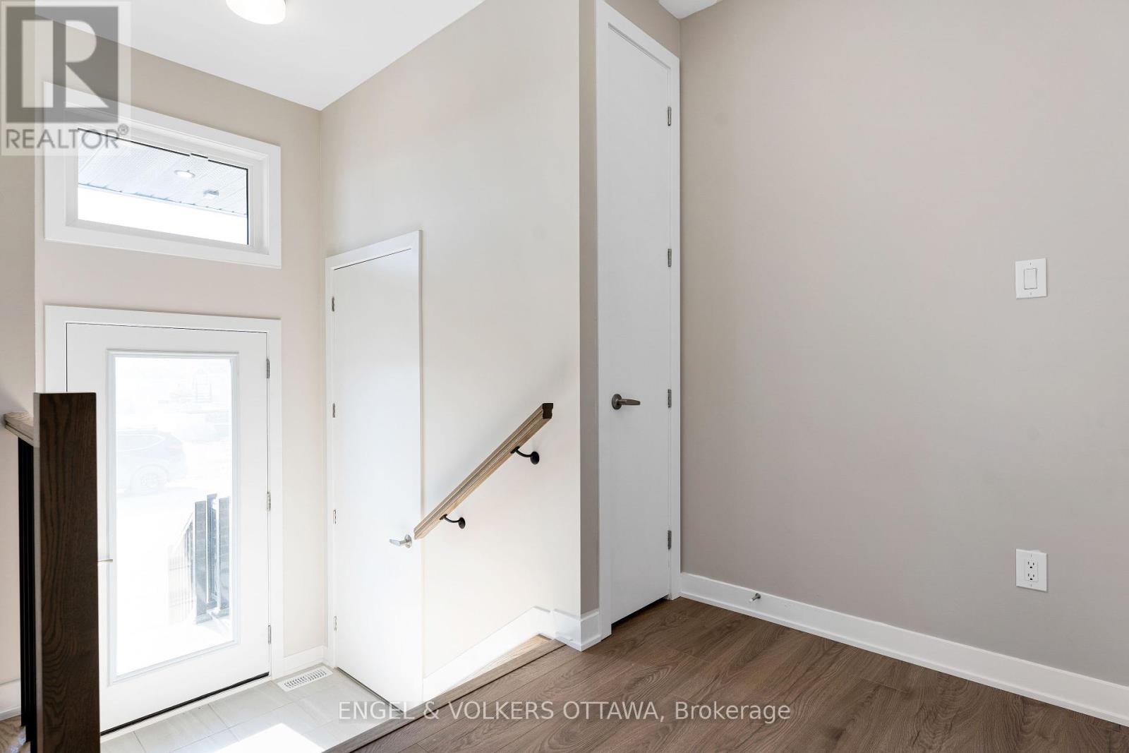 Property at 328 CATSFOOT WALK image 5