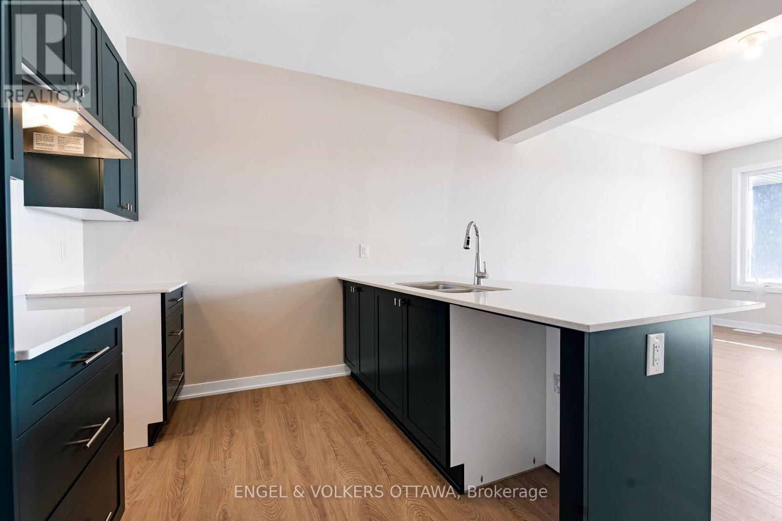 328 Catsfoot Walk, Ottawa, Ontario  K2J 7G7 - Photo 8 - X12323535