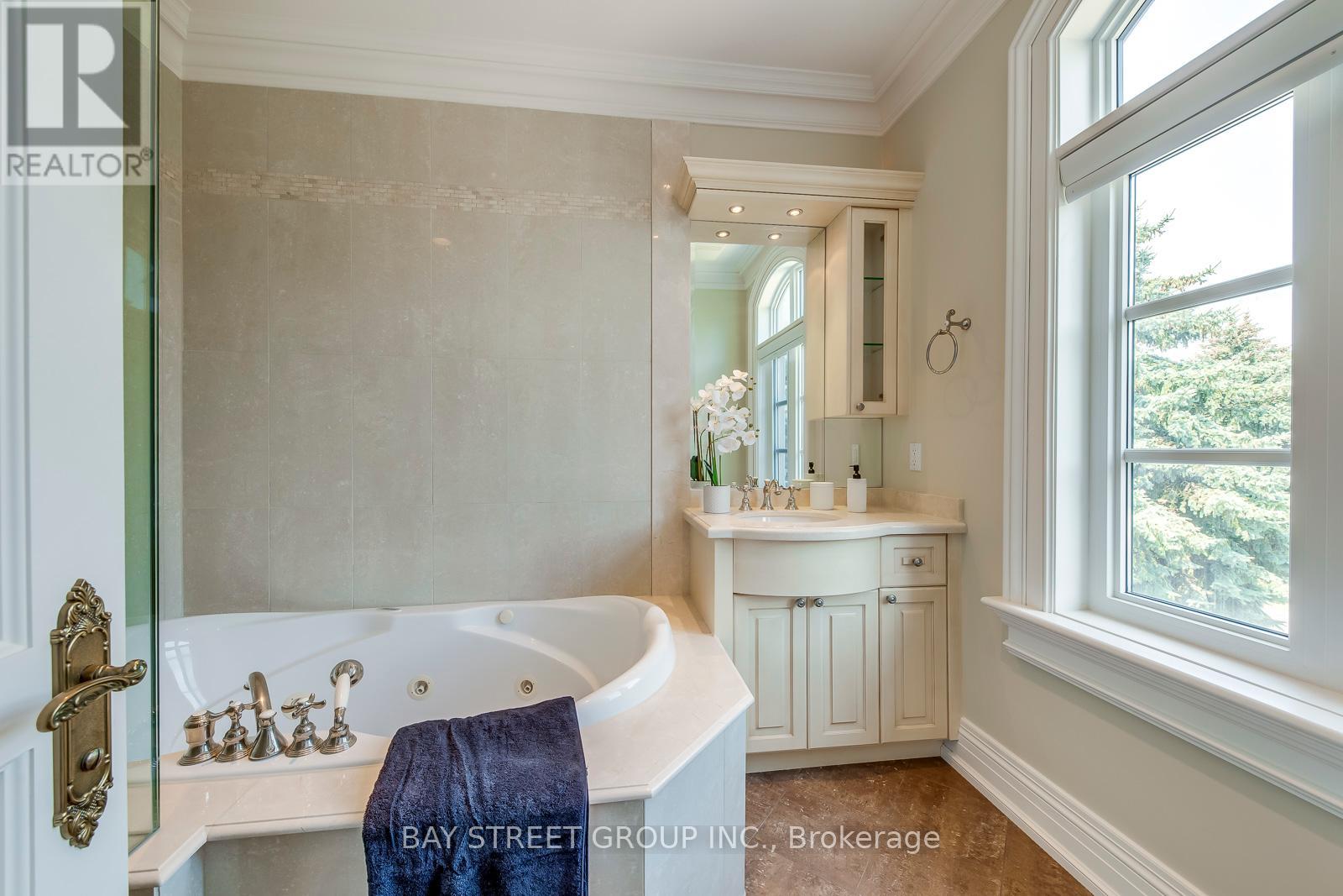 56 Winchester Lane, Richmond Hill, Ontario  L4C 6Y7 - Photo 32 - N12323490