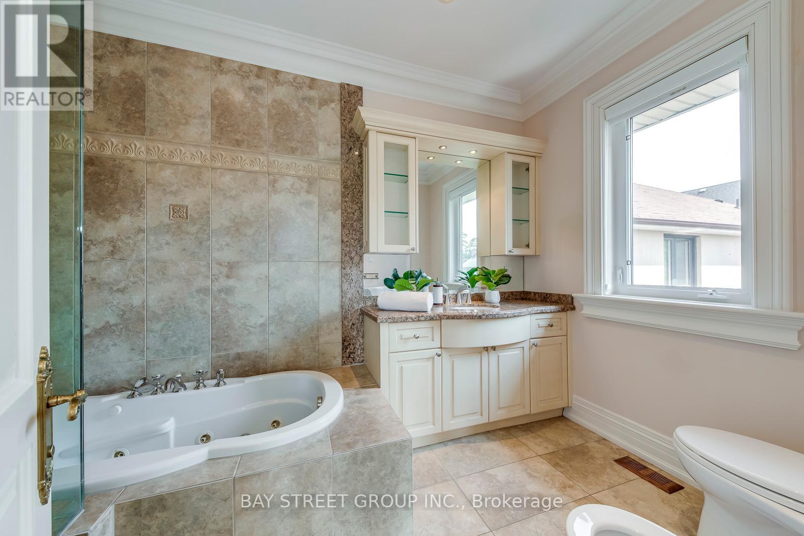 56 Winchester Lane, Richmond Hill, Ontario  L4C 6Y7 - Photo 37 - N12323490
