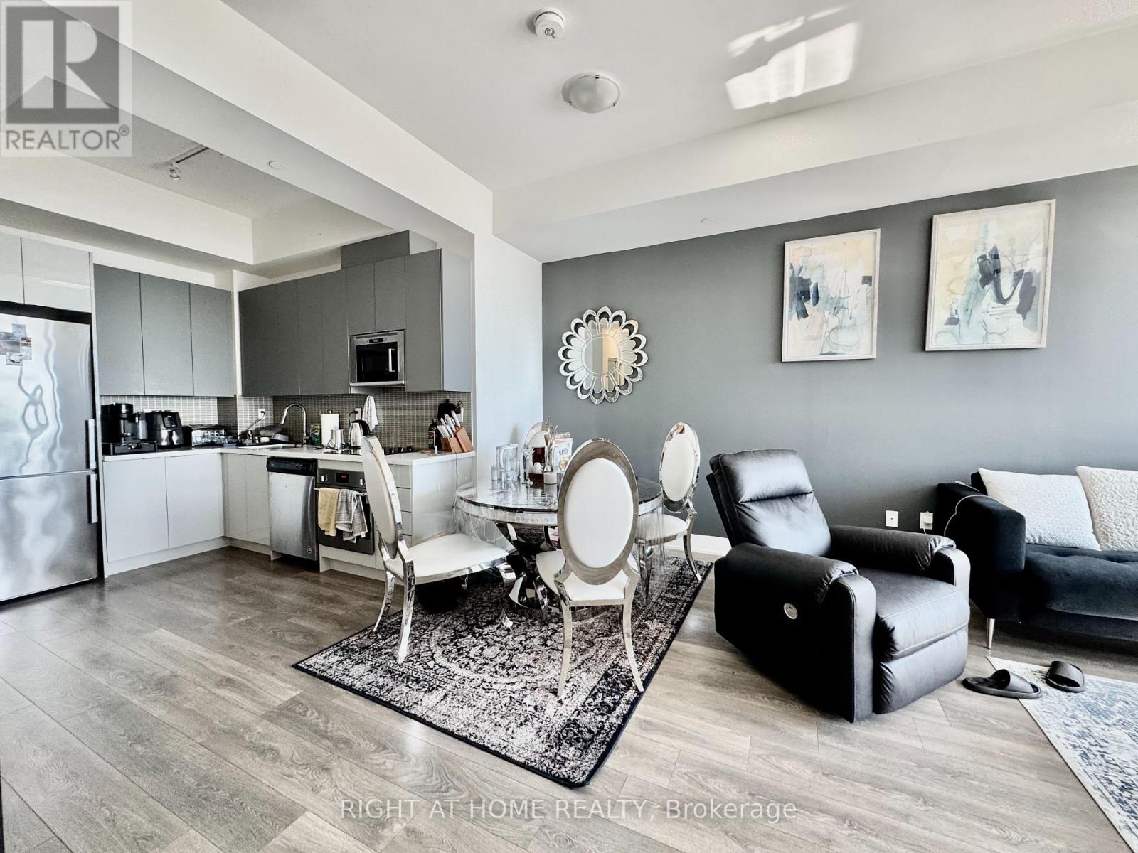 3709 - 2908 Highway 7 Road E, Vaughan, Ontario  L4K 0K5 - Photo 2 - N12323499