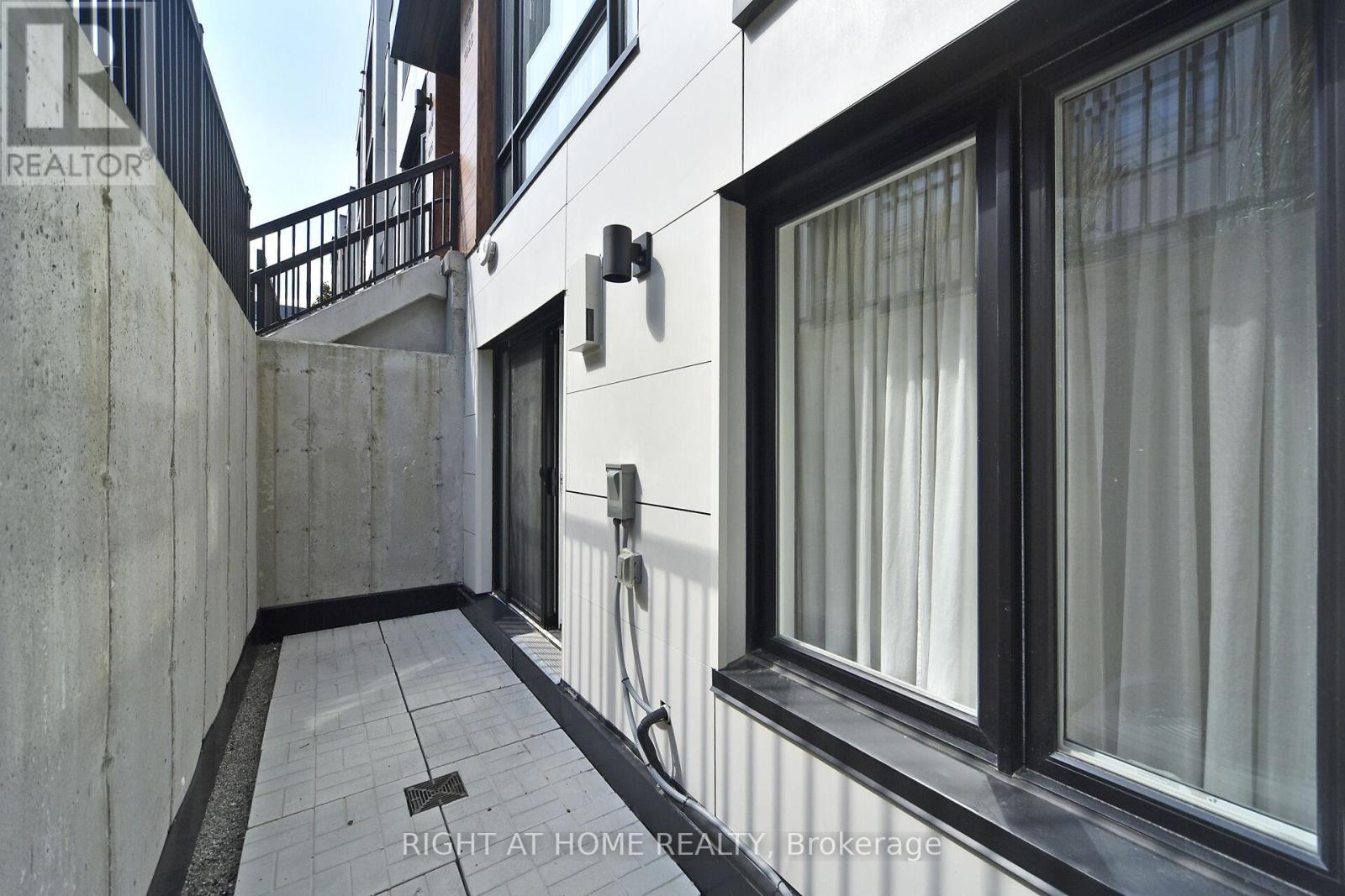 1022 - 14 David Eyer Road, Richmond Hill, Ontario  L4S 0N4 - Photo 13 - N12323521