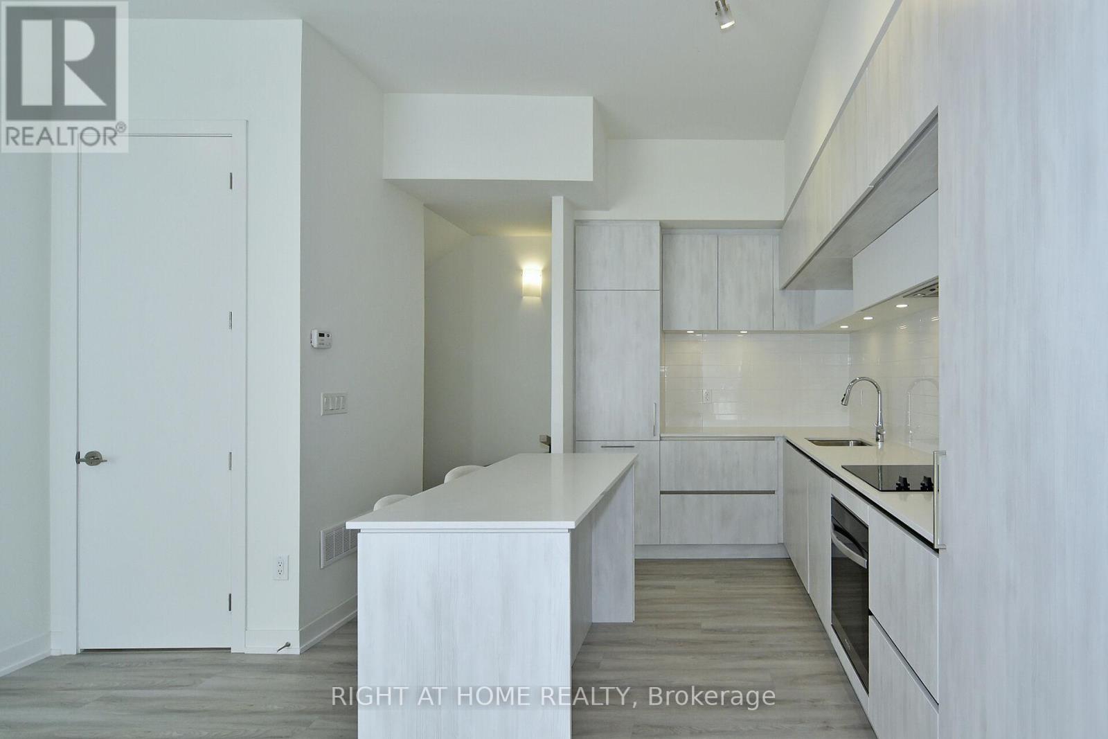 1022 - 14 David Eyer Road, Richmond Hill, Ontario  L4S 0N4 - Photo 6 - N12323521