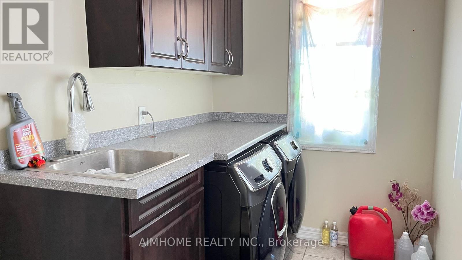 Bsmt - 881 Knotty Pine Grove, Mississauga, Ontario  L5W 1K2 - Photo 2 - W12323482