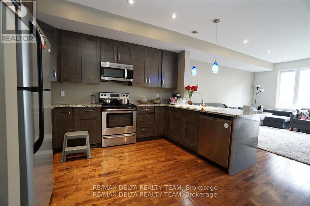 498 Moodie Drive, Ottawa, Ontario  K2H 8A7 - Photo 9 - X12323563