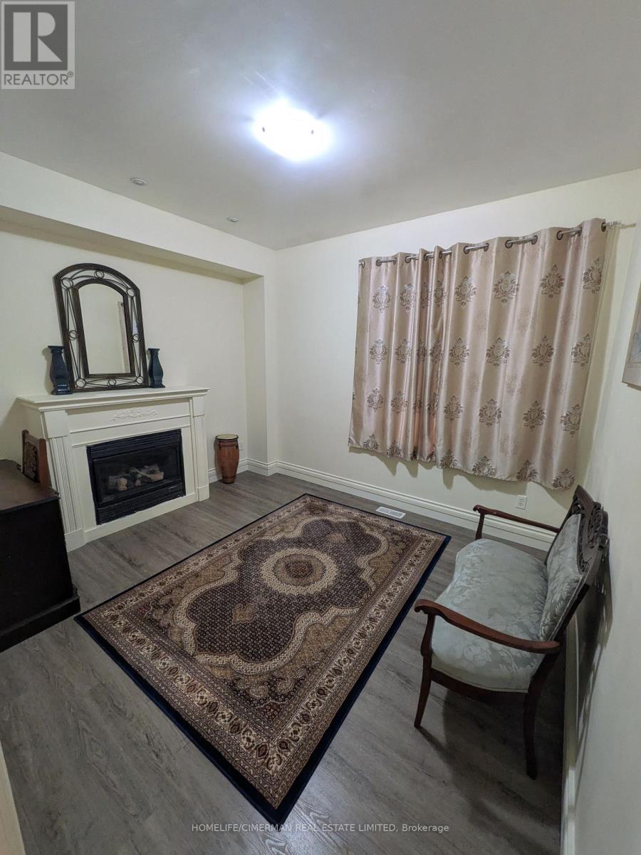 313 Murray Ross Parkway, Toronto, Ontario  M3J 3N8 - Photo 7 - W12295123