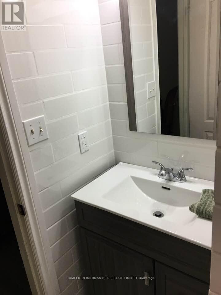 313 Murray Ross Parkway, Toronto, Ontario  M3J 3N8 - Photo 9 - W12295123