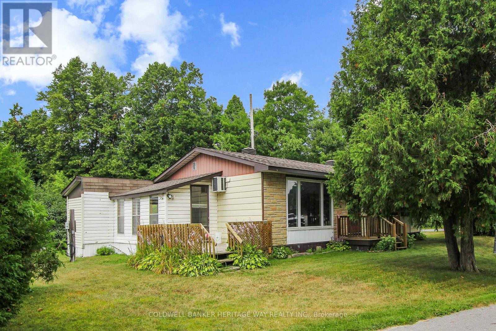 1 Pinewood Avenue, Beckwith, Ontario  K7C 3P1 - Photo 2 - X12323594