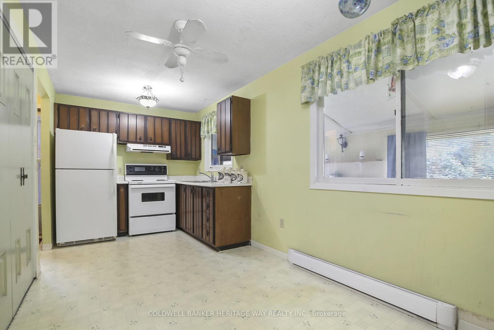 1 Pinewood Avenue, Beckwith, Ontario  K7C 3P1 - Photo 5 - X12323594