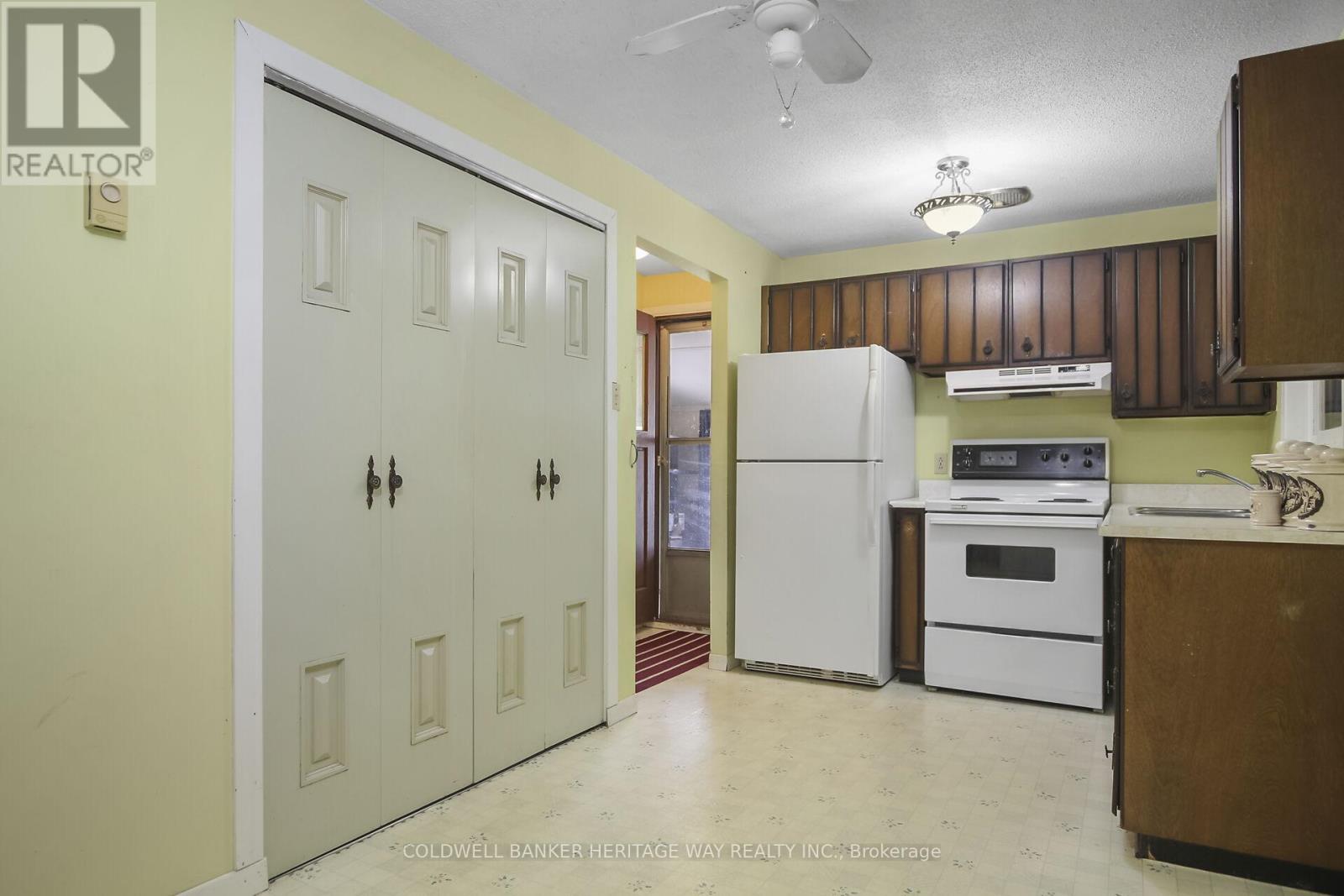 1 Pinewood Avenue, Beckwith, Ontario  K7C 3P1 - Photo 6 - X12323594