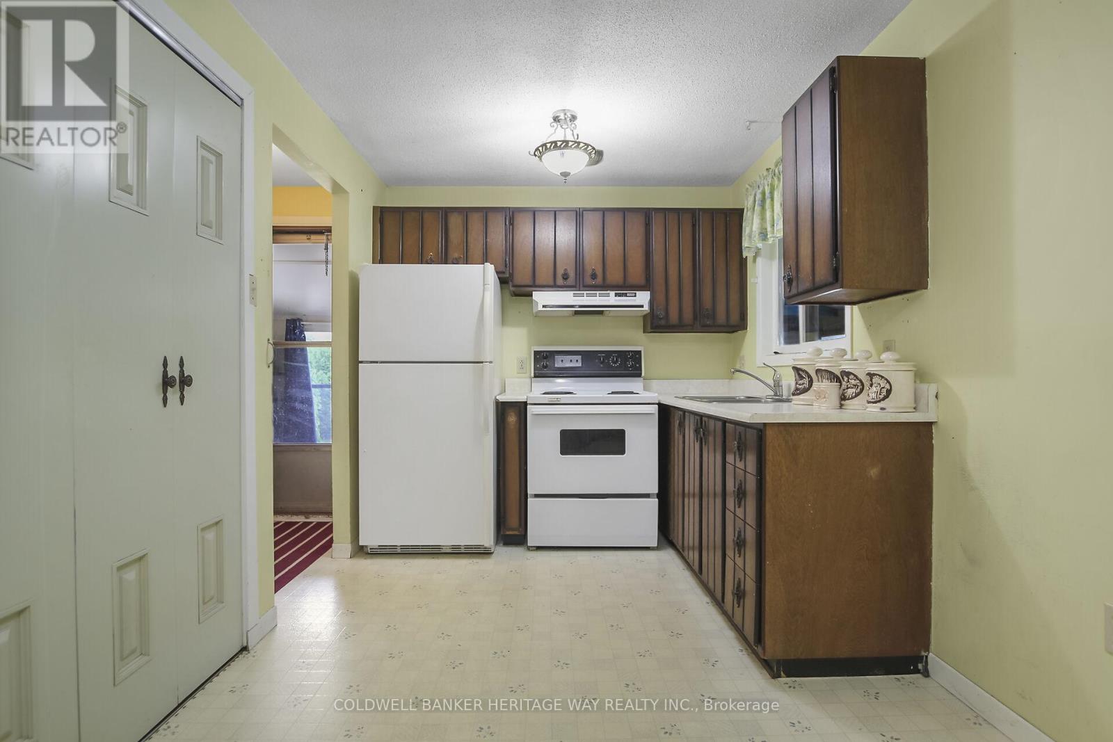 1 Pinewood Avenue, Beckwith, Ontario  K7C 3P1 - Photo 7 - X12323594