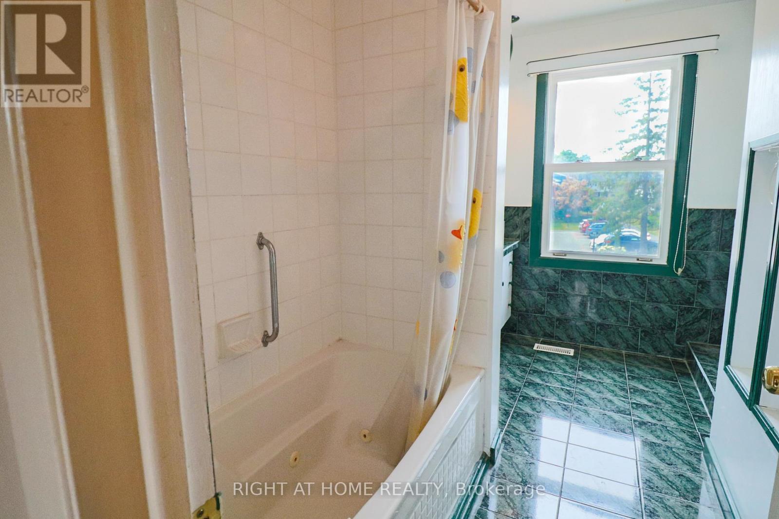 841 Thorndale Drive, Ottawa, Ontario  K1V 6Y1 - Photo 13 - X12323614