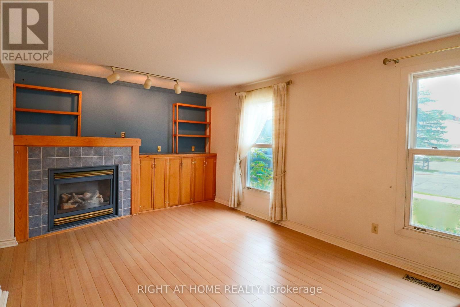 Property at 841 THORNDALE DRIVE image 4