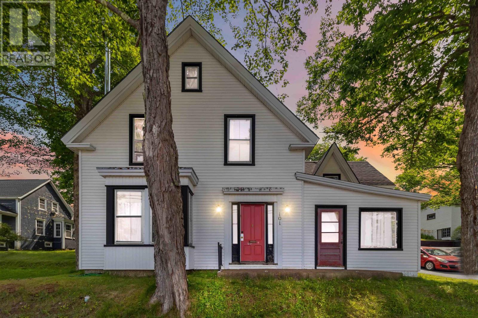 101 Pleasant Street, Bridgewater, Nova Scotia  B4V 1N3 - Photo 2 - 202517094