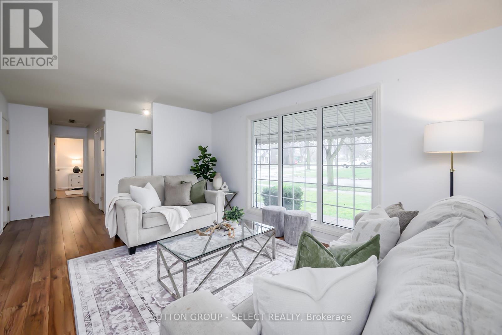 696 Village Green Avenue, London South, Ontario  N6K 1H1 - Photo 12 - X12323644