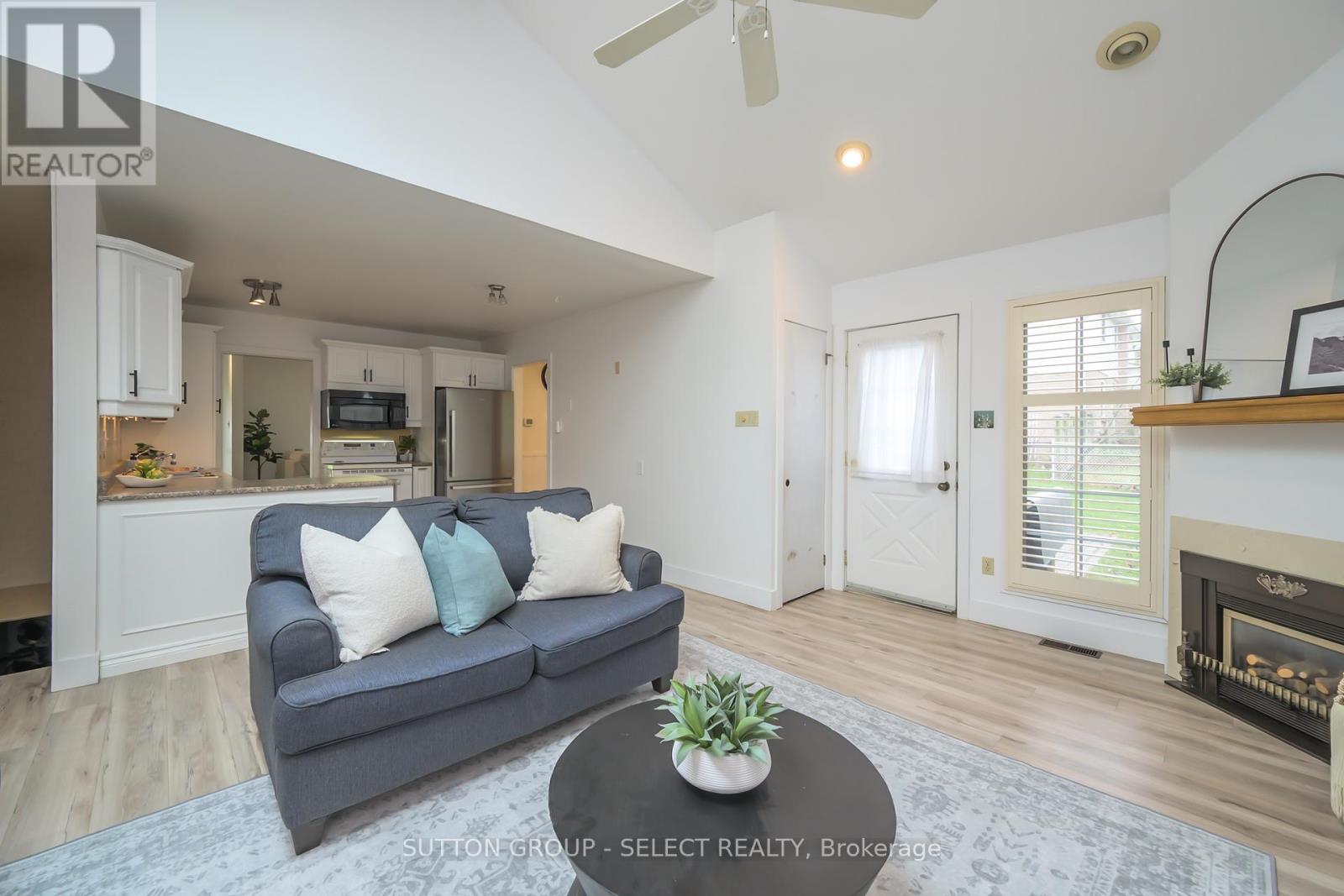 696 Village Green Avenue, London South, Ontario  N6K 1H1 - Photo 23 - X12323644