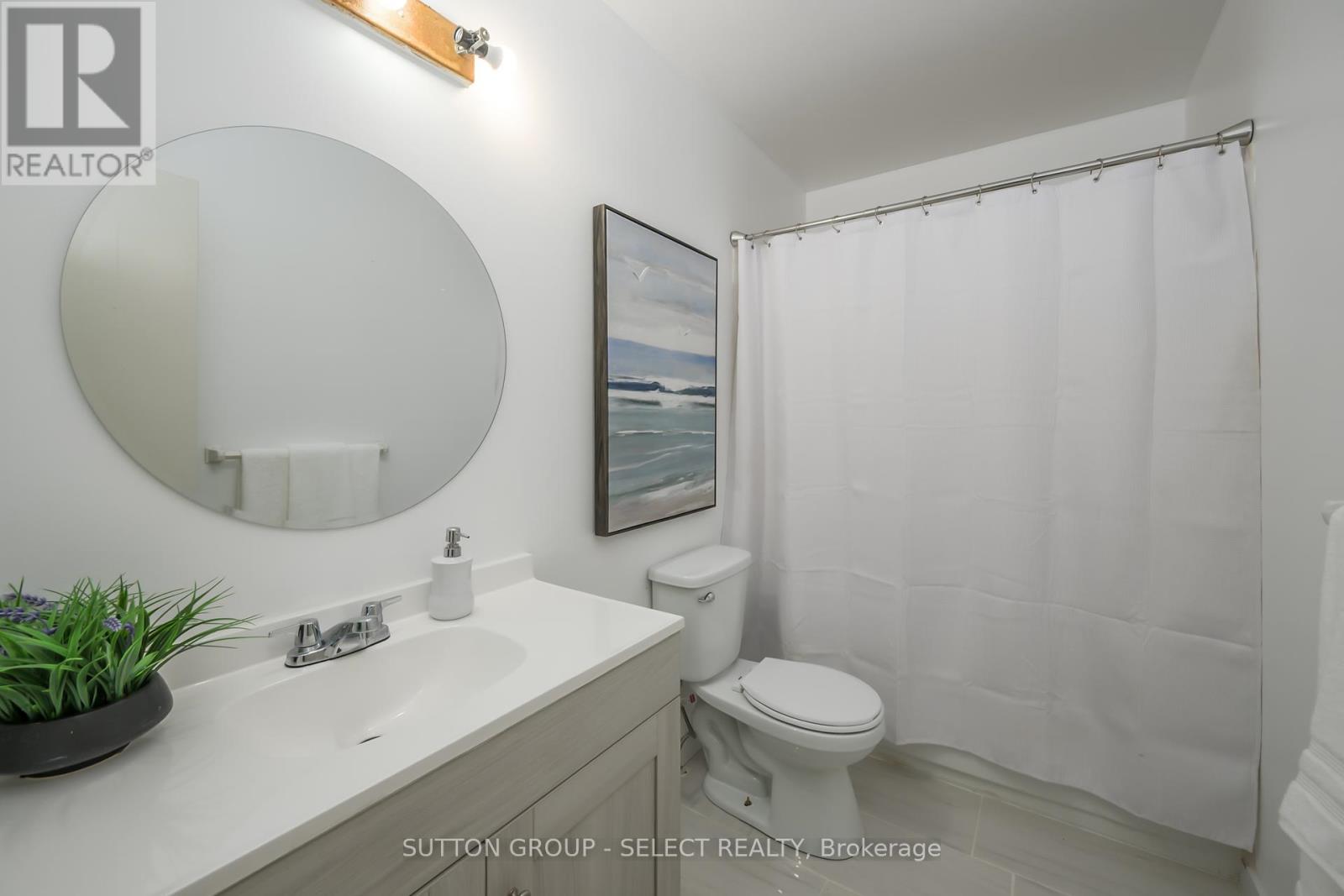 696 Village Green Avenue, London South, Ontario  N6K 1H1 - Photo 28 - X12323644