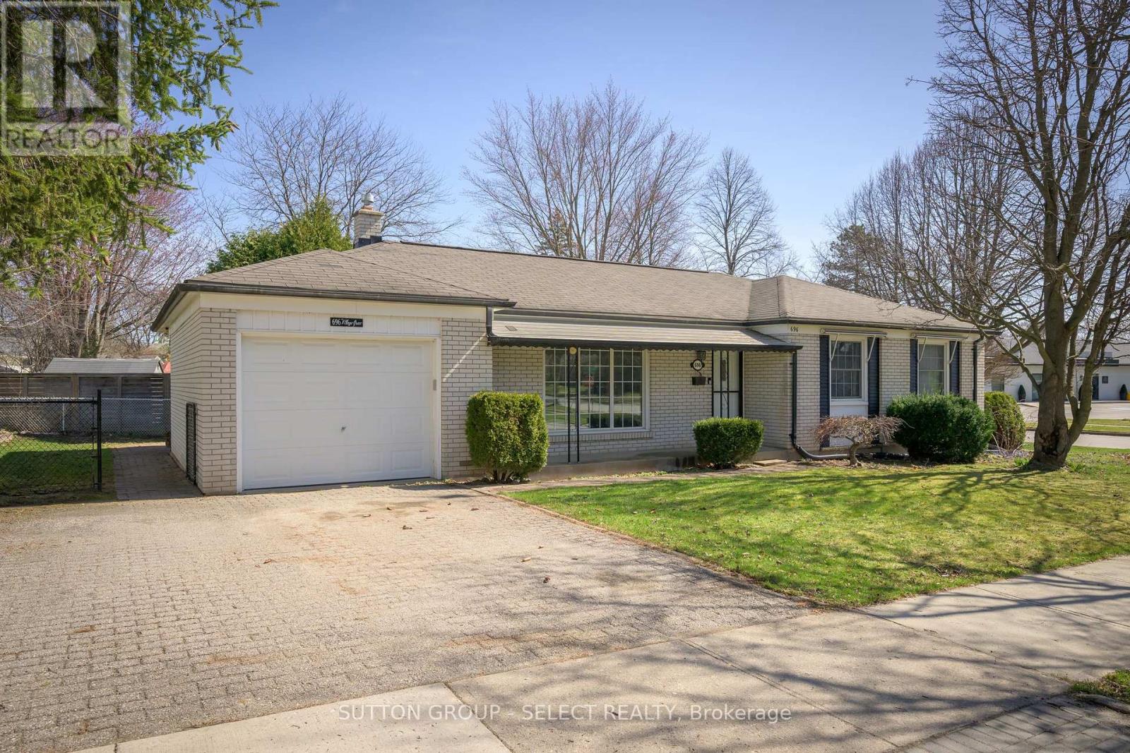 Property at 696 VILLAGE GREEN AVENUE image 4