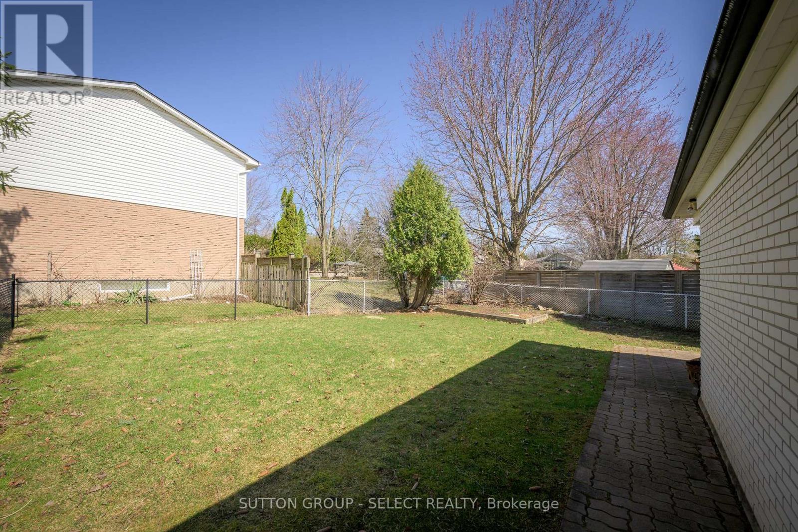 Property at 696 VILLAGE GREEN AVENUE image 5