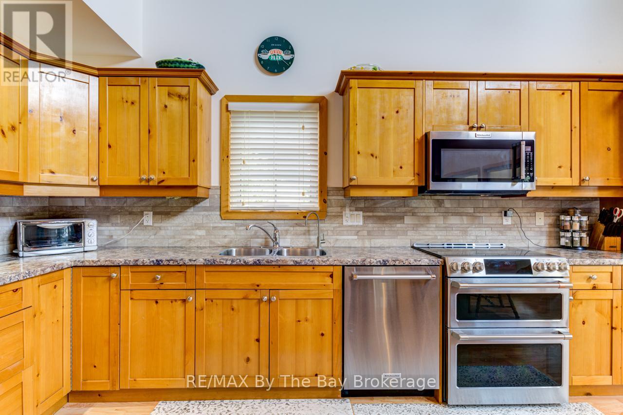 47 Madawaska Trail, Wasaga Beach, Ontario  L9Z 1X7 - Photo 12 - S12323628