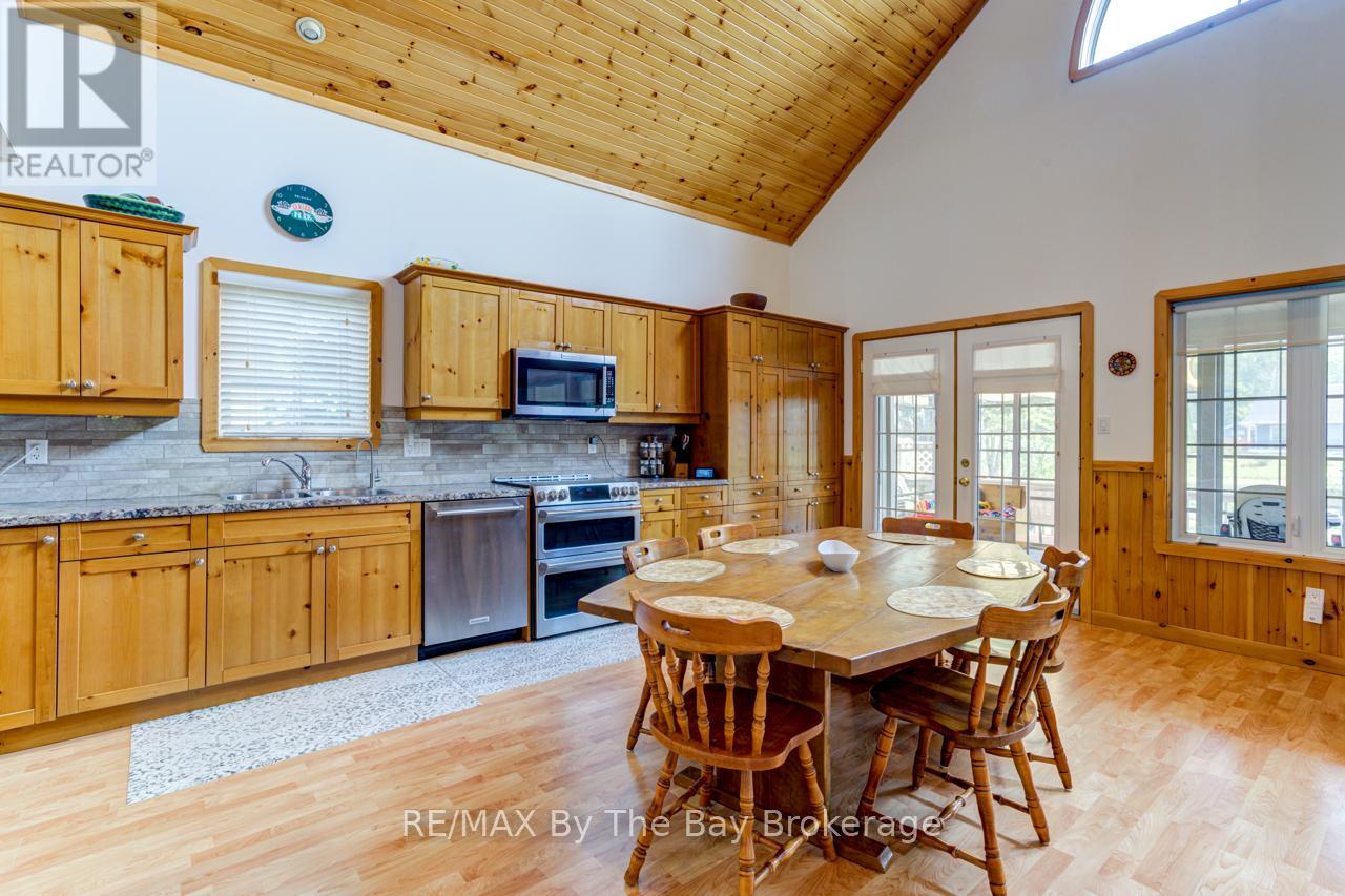47 Madawaska Trail, Wasaga Beach, Ontario  L9Z 1X7 - Photo 8 - S12323628