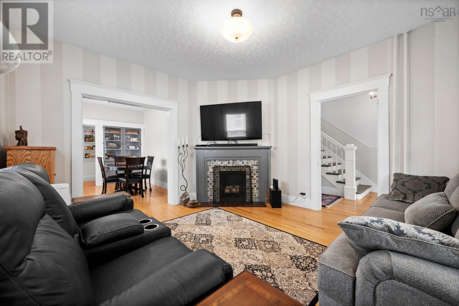 689 King Street, Windsor, Nova Scotia  B0N 2T0 - Photo 8 - 202518885