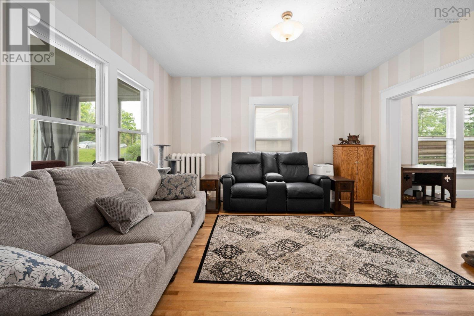 689 King Street, Windsor, Nova Scotia  B0N 2T0 - Photo 7 - 202518885