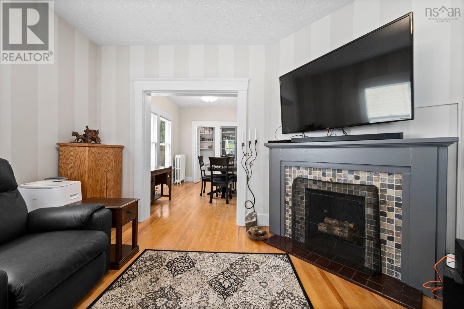 689 King Street, Windsor, Nova Scotia  B0N 2T0 - Photo 9 - 202518885