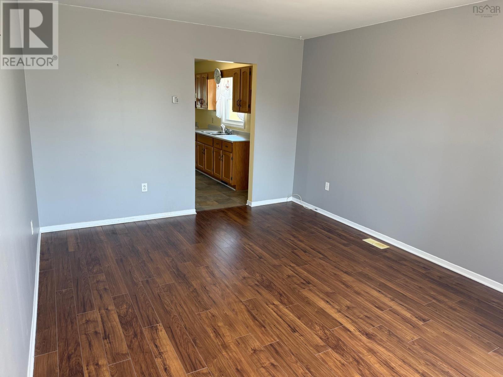 17 Catherine Street, Sydney, Nova Scotia  B1N 2W2 - Photo 2 - 202517621