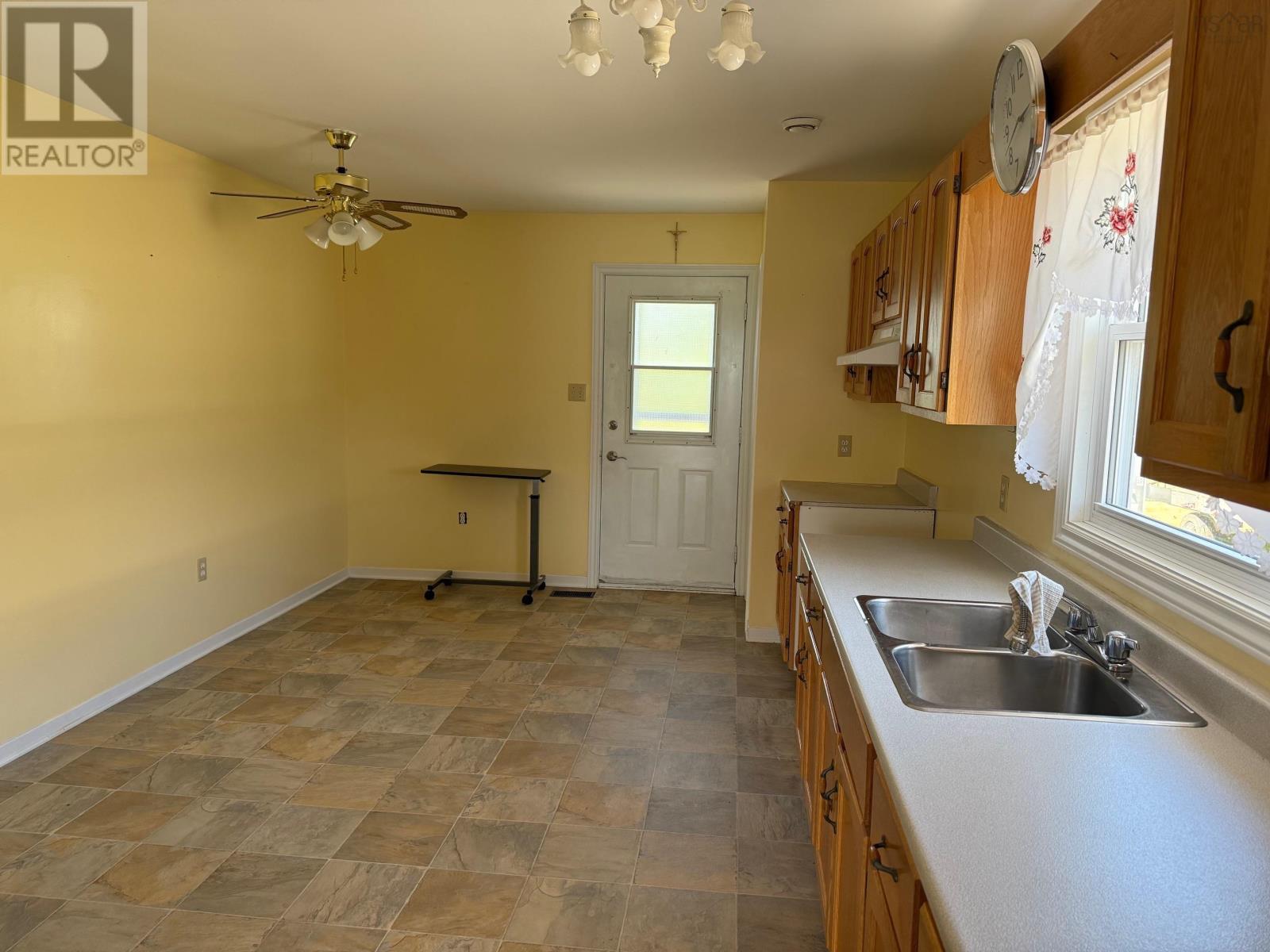 17 Catherine Street, Sydney, Nova Scotia  B1N 2W2 - Photo 4 - 202517621
