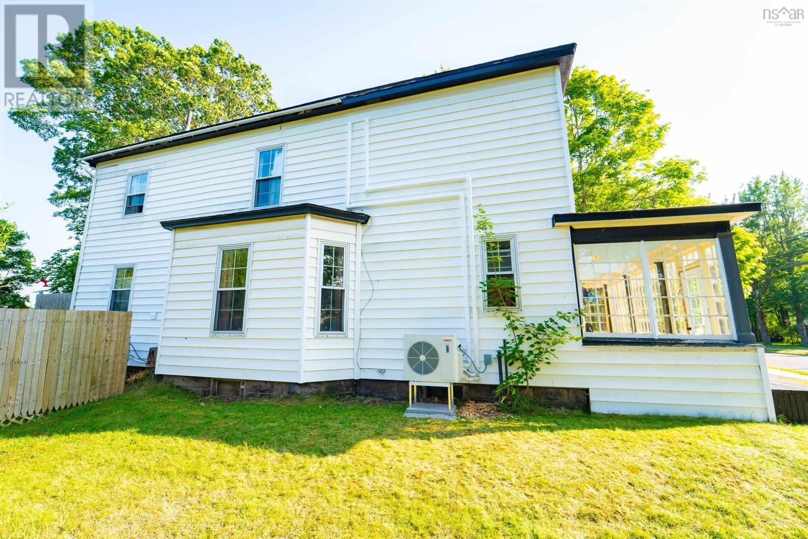 Property at 42 Victoria Street W image 3