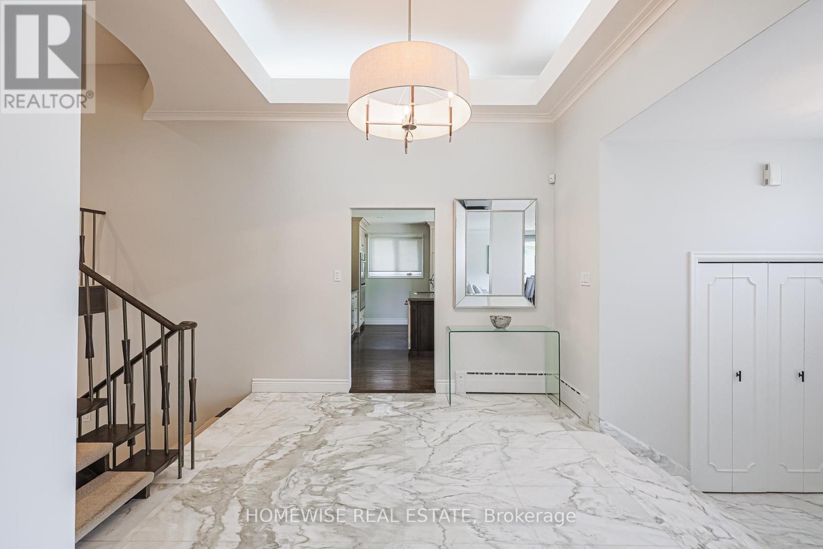 Property at 21 BAYHAMPTON COURT image 5
