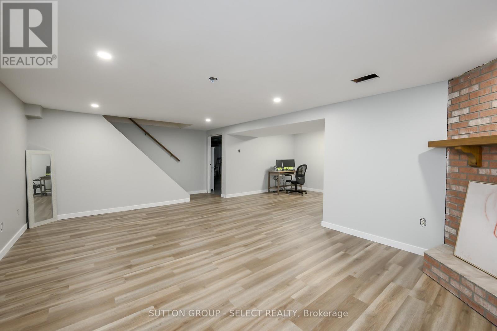 696 Village Green Avenue, London South, Ontario  N6K 1H1 - Photo 35 - X12323644