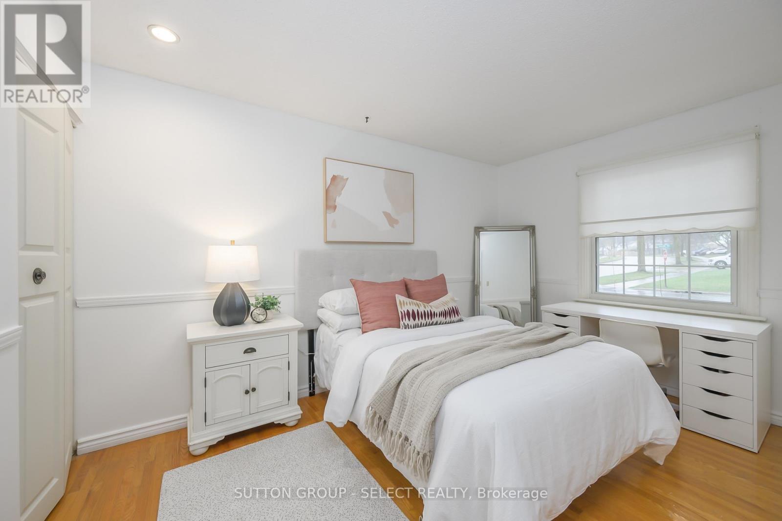 696 Village Green Avenue, London South, Ontario  N6K 1H1 - Photo 30 - X12323644