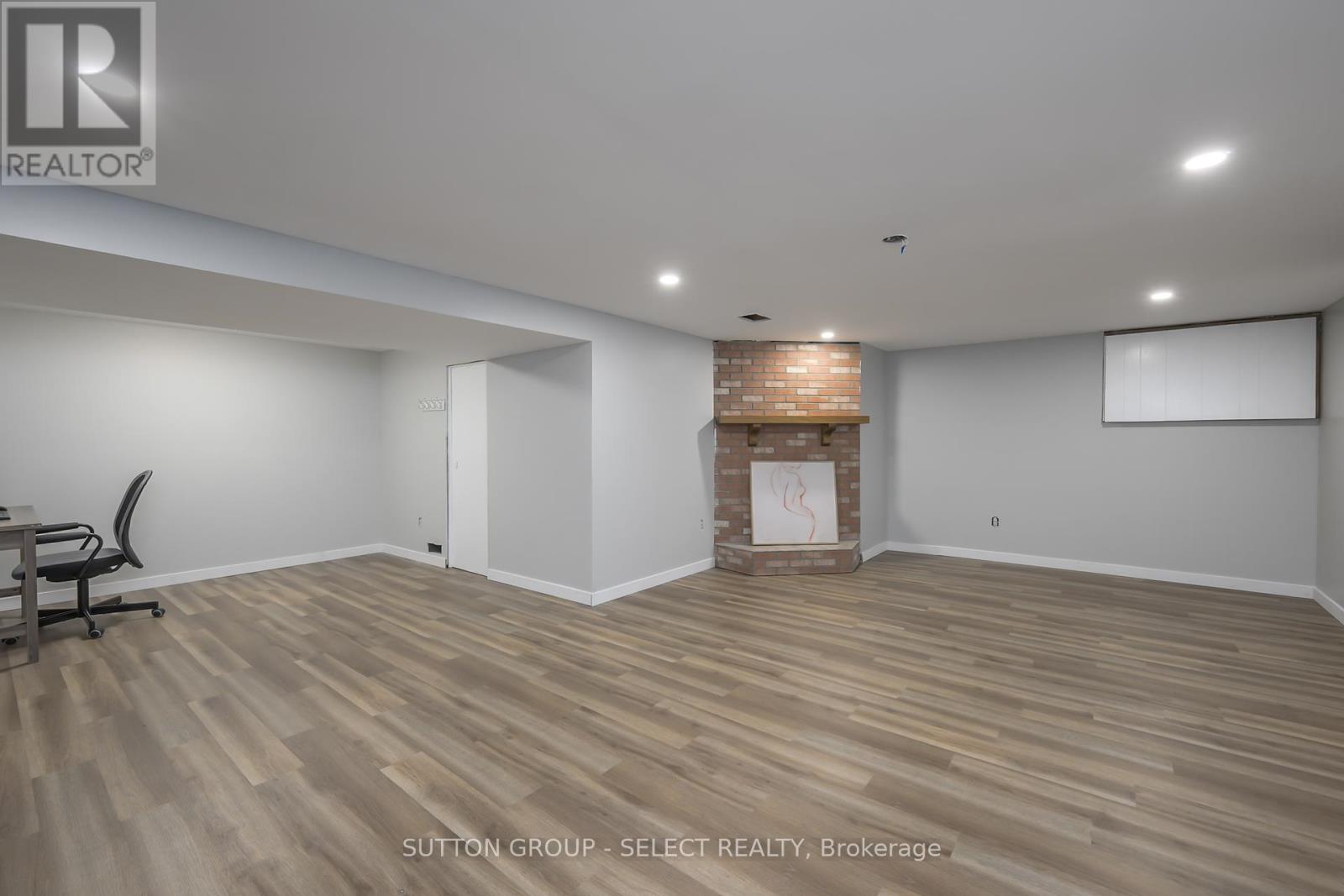 696 Village Green Avenue, London South, Ontario  N6K 1H1 - Photo 37 - X12323644